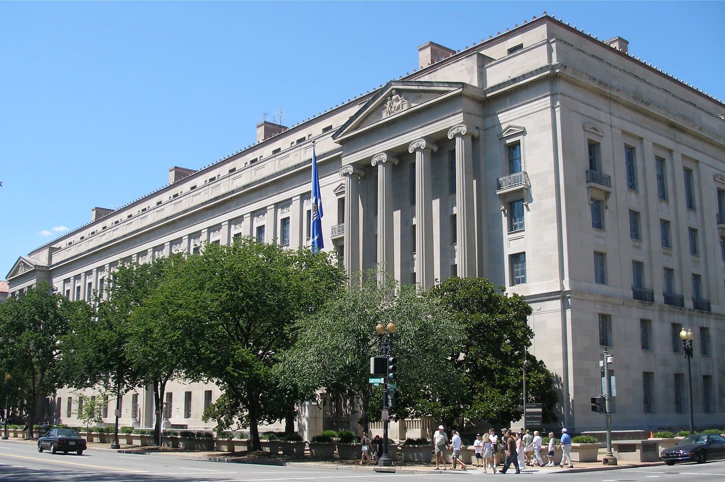 US government moves $1B in seized Bitfinex bitcoin to unlabeled wallets - Hashtag Web3 article cover