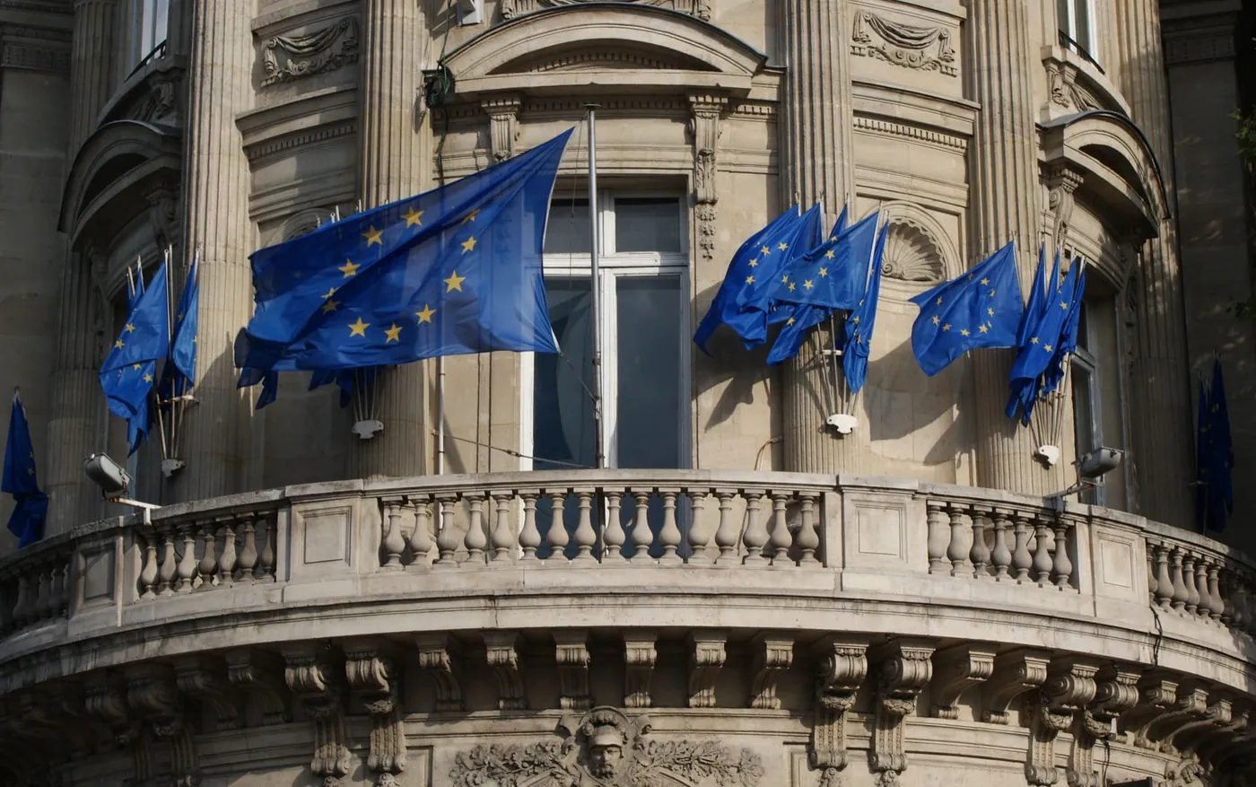 ESMA makes AI and tokenization a supervisory priority for 2027 - Hashtag Web3 article cover