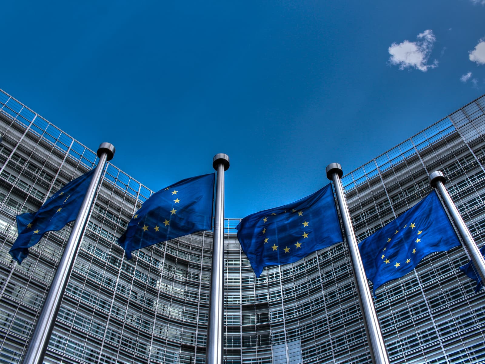ESMA gives EU crypto firms until Jan. 8 to wind down non-MiCA stablecoins - Hashtag Web3 article cover