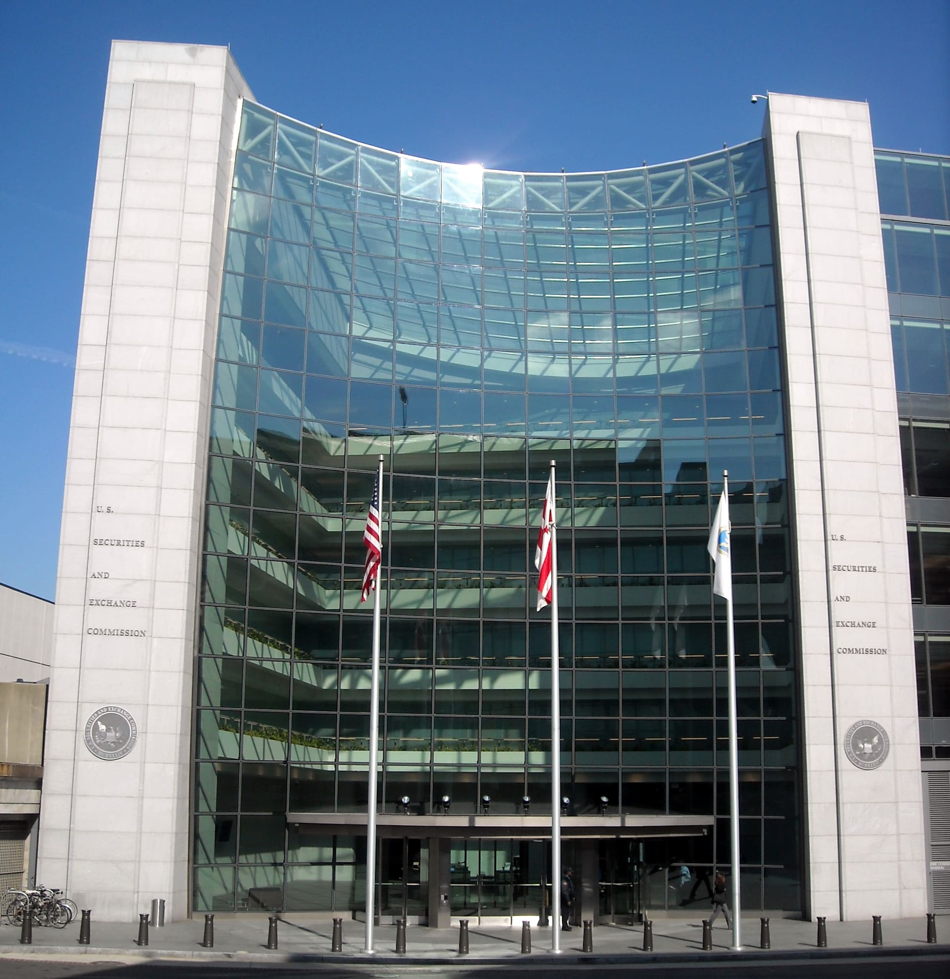 SEC Names Three Operators Notifying It of Tokenized Stock Venue Plans - Hashtag Web3 article cover